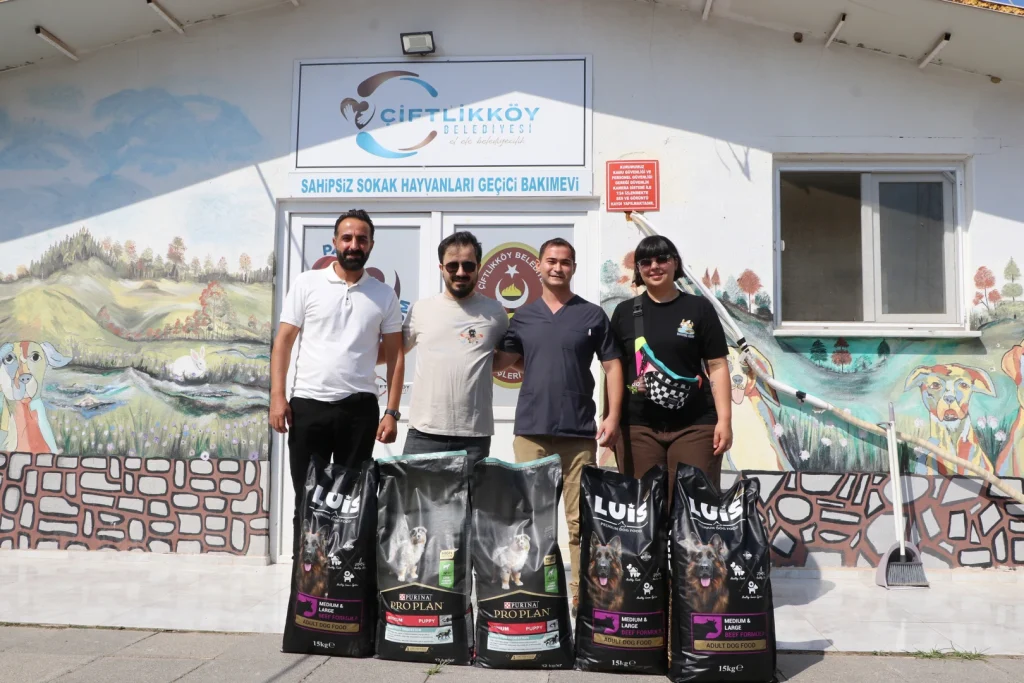 Yalovalı Hayvanseverlerden Sokak Hayvanlarına 150 Kilogram Mama Desteği