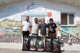 Yalovalı Hayvanseverlerden Sokak Hayvanlarına 150 Kilogram Mama Desteği