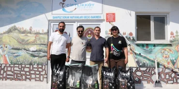 Yalovalı Hayvanseverlerden Sokak Hayvanlarına 150 Kilogram Mama Desteği 2 Yalovalı Hayvanseverlerden Sokak Hayvanlarına 150 Kilogram Mama Desteği
