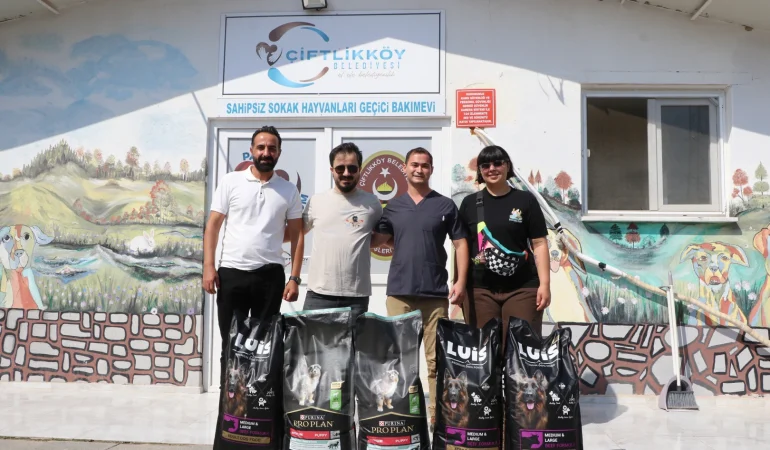 Yalovalı Hayvanseverlerden Sokak Hayvanlarına 150 Kilogram Mama Desteği