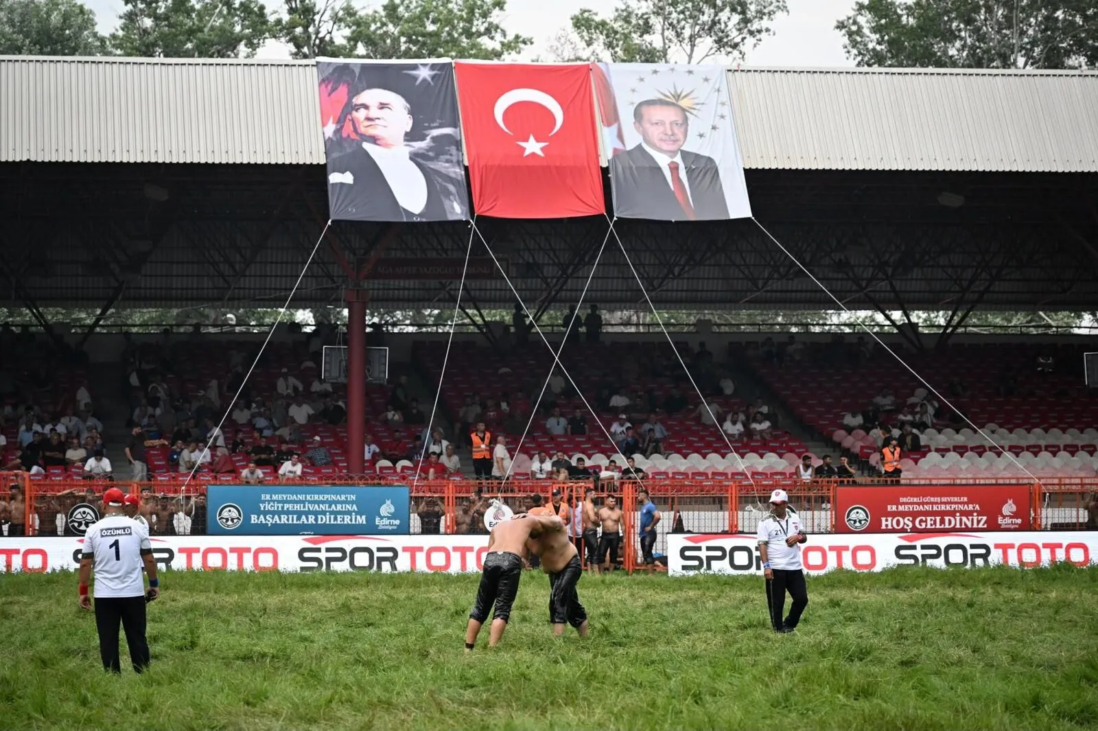 Altınova Belediyesi Kırkpınar’da Hem Pehlivanları Hem Otağıyla Öne Çıktı: Ata Sporuna Güçlü Destek