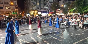 YAFEM 29. Türk Boyları Kültür Şöleni Çınarcık'ta Kültürleri Buluşturdu: Renkli Gösteriler Büyük Beğeni Topladı