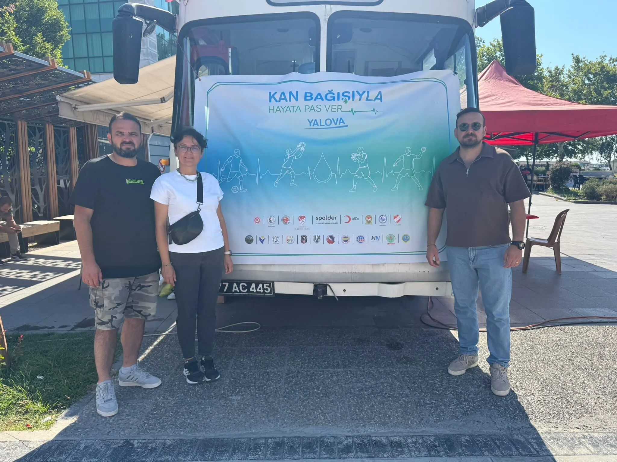 Yalova'da "Kan Bağışıyla Hayata Pas Ver" Etkinliği Büyük İlgi Gördü: Kazanan Hayat Oldu 4 Yalova'da "Kan Bağışıyla Hayata Pas Ver" Etkinliği Büyük İlgi Gördü: Kazanan Hayat Oldu