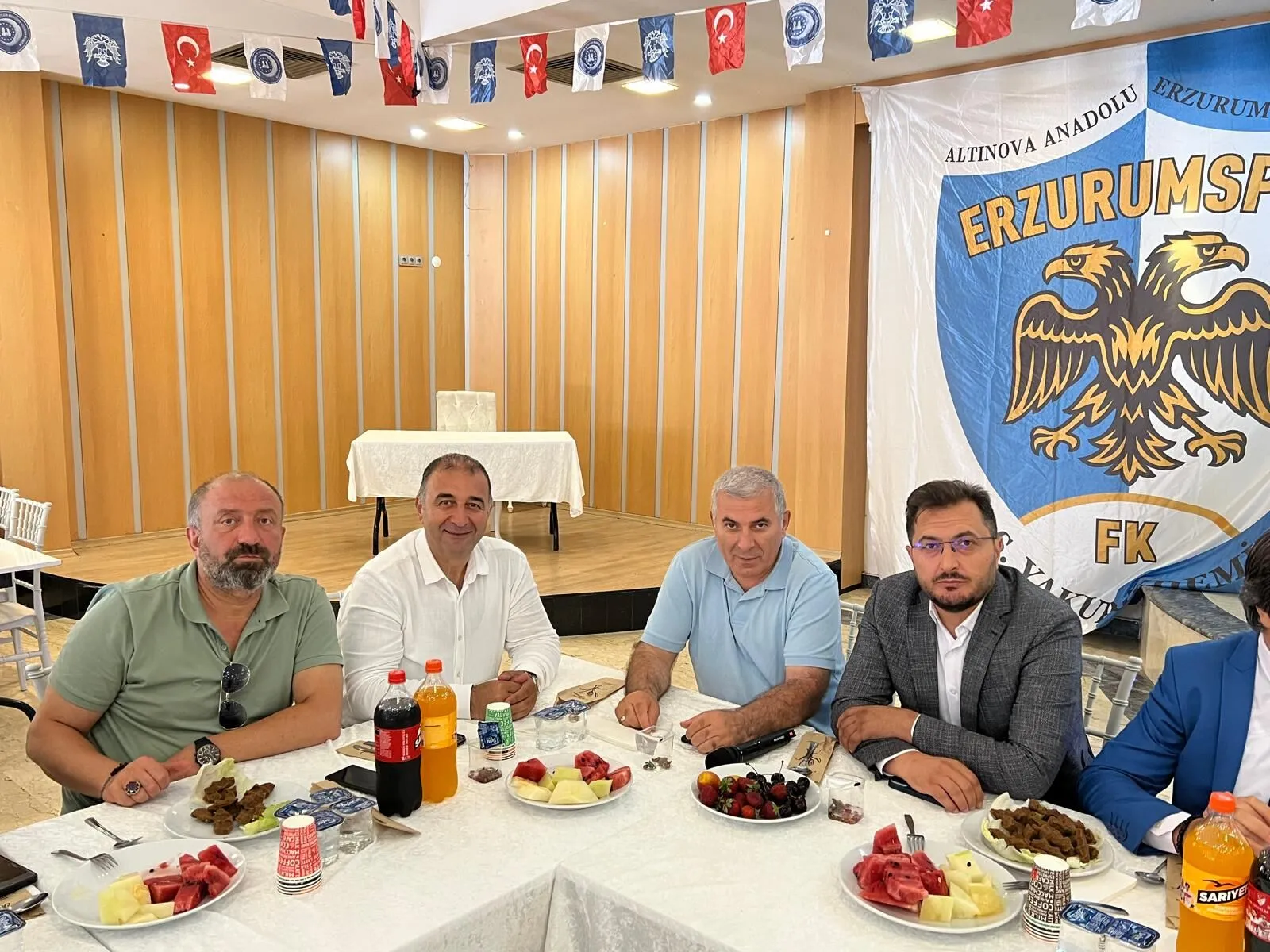 Erzurum Dernek Başkanları Altınova'da Buluştu: ERKON İstişare Toplantısında Birlik ve Dayanışma Mesajı 11 Erzurum Dernek Başkanları Altınova'da Buluştu: ERKON İstişare Toplantısında Birlik ve Dayanışma Mesajı