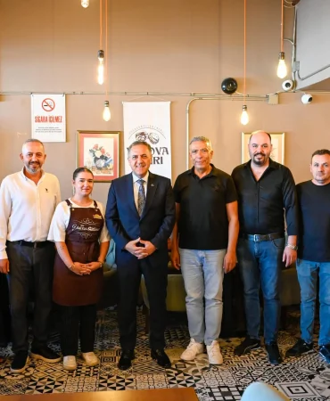 Yalova Sütlüsü’ne Vali Usta’dan Destek: “Yerel Üretkenliğe Katkı Sunuyorlar” 2 Yalova Sütlüsü’ne Vali Usta’dan Destek: “Yerel Üretkenliğe Katkı Sunuyorlar”
