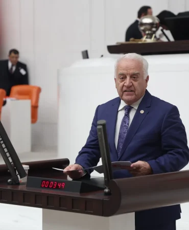 Tahsin Becan: “Demokrasi Seçimle, Partiler Kurultayla Yaşar” 4 Tahsin Becan: “Demokrasi Seçimle, Partiler Kurultayla Yaşar”