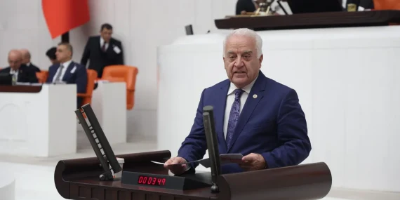Tahsin Becan: “Demokrasi Seçimle, Partiler Kurultayla Yaşar”
