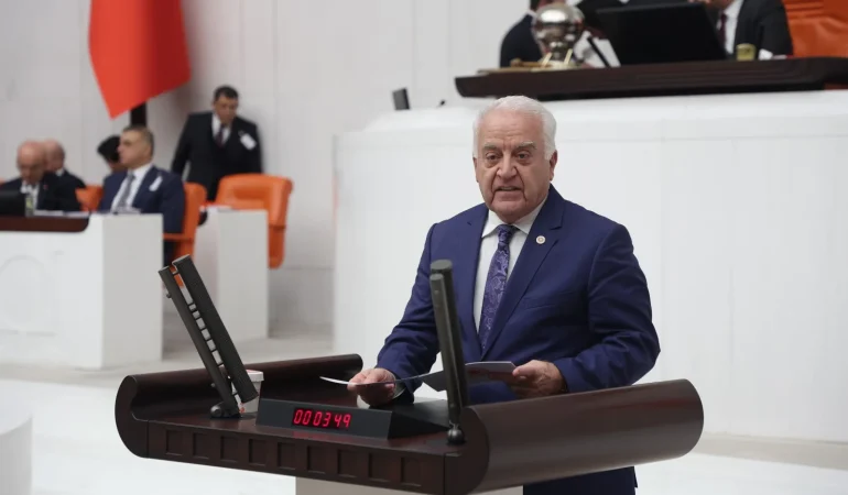 Tahsin Becan: “Demokrasi Seçimle, Partiler Kurultayla Yaşar”
