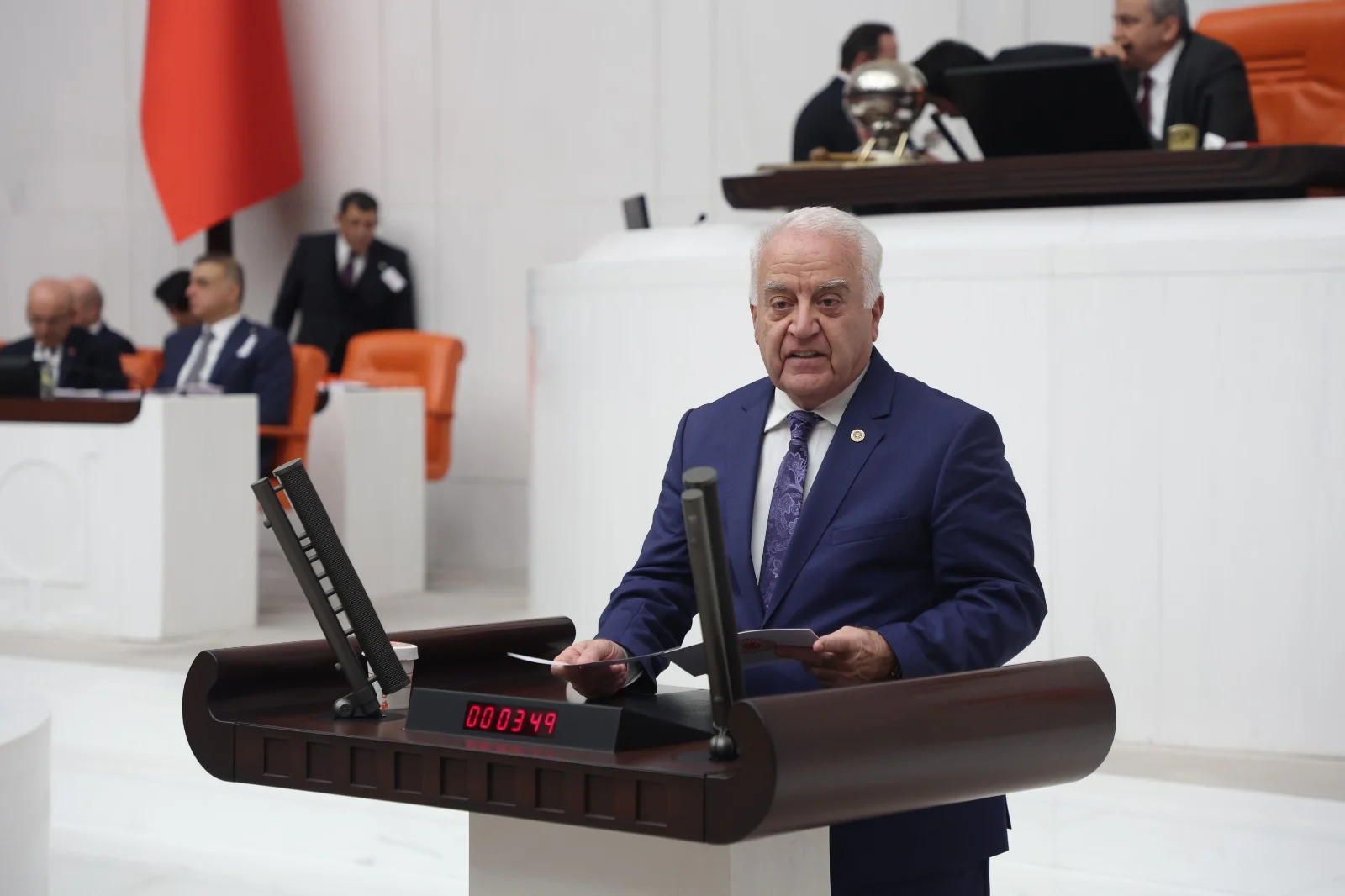 Tahsin Becan: “Demokrasi Seçimle, Partiler Kurultayla Yaşar”