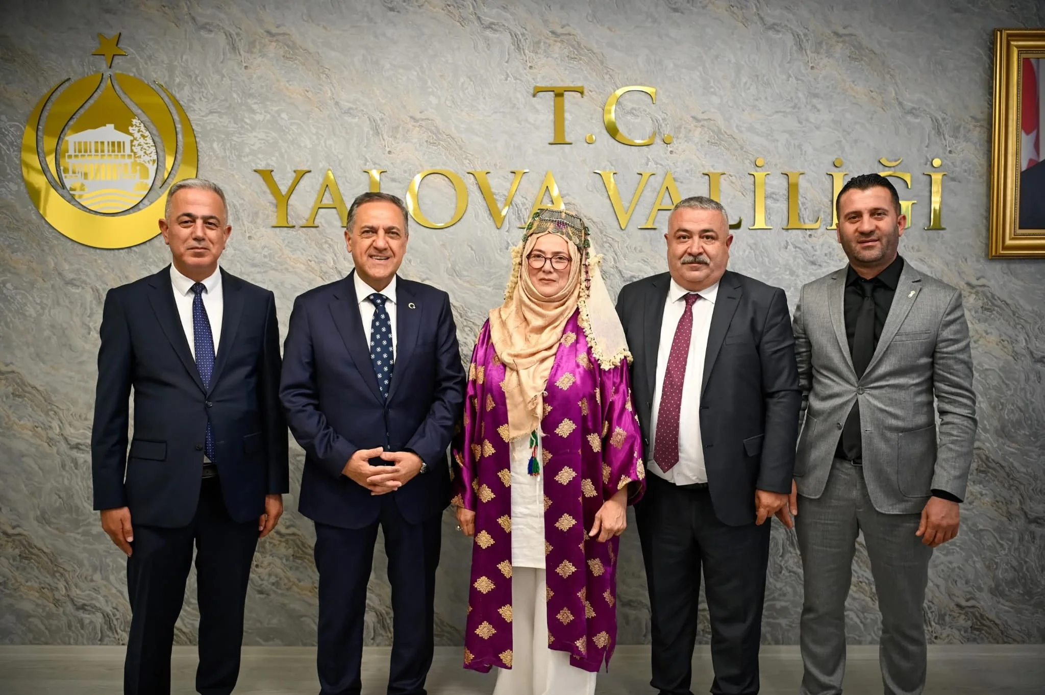 39. Ahilik Haftası’nda Yalova’da Ahilik Geleneği Yaşatıldı: Yılın Ahisi Meral Evcin Özdemir’e Kaftan Giydirildi 6 39. Ahilik Haftası’nda Yalova’da Ahilik Geleneği Yaşatıldı: Yılın Ahisi Meral Evcin Özdemir’e Kaftan Giydirildi