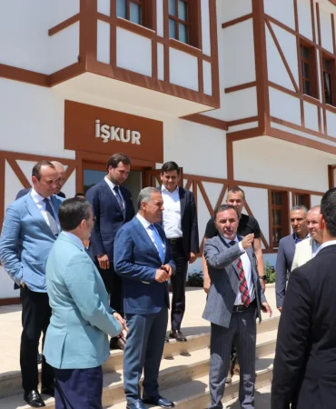 Vali Ahmet Hamdi Usta Yalova OSB'de İncelemelerde Bulundu: "Yalova, Türkiye'nin Örnek Sanayi Ekosistemlerinden Biri Oluyor" 7 Vali Ahmet Hamdi Usta Yalova OSB'de İncelemelerde Bulundu: "Yalova, Türkiye'nin Örnek Sanayi Ekosistemlerinden Biri Oluyor"