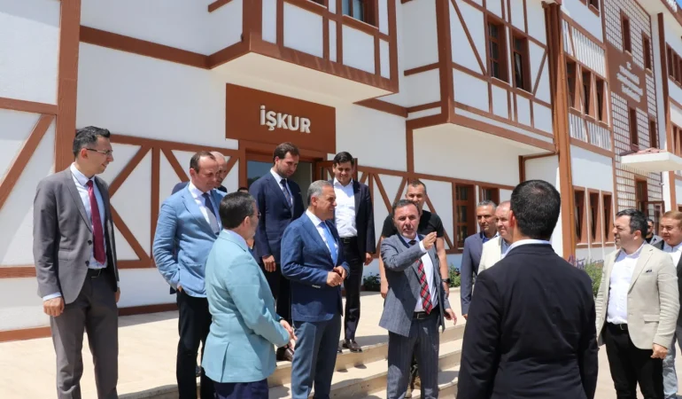 Vali Ahmet Hamdi Usta Yalova OSB'de İncelemelerde Bulundu: "Yalova, Türkiye'nin Örnek Sanayi Ekosistemlerinden Biri Oluyor" 1 Vali Ahmet Hamdi Usta Yalova OSB'de İncelemelerde Bulundu: "Yalova, Türkiye'nin Örnek Sanayi Ekosistemlerinden Biri Oluyor"
