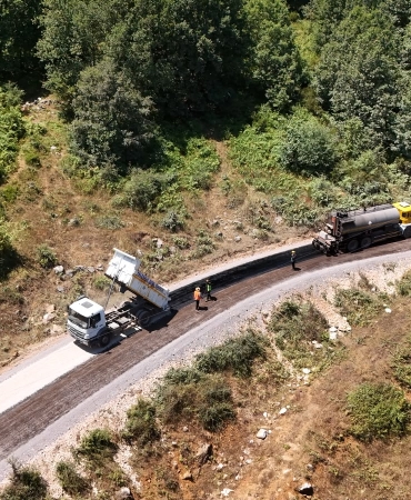 Hamzalı Yolu Yenilendi! Yalova'da 35 Kilometrelik Yol Yatırım Programında Yeni Etap Tamamlandı 8 Hamzalı Yolu Yenilendi! Yalova'da 35 Kilometrelik Yol Yatırım Programında Yeni Etap Tamamlandı