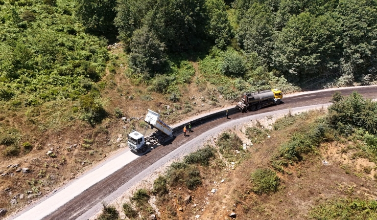 Hamzalı Yolu Yenilendi! Yalova'da 35 Kilometrelik Yol Yatırım Programında Yeni Etap Tamamlandı 1 Hamzalı Yolu Yenilendi! Yalova'da 35 Kilometrelik Yol Yatırım Programında Yeni Etap Tamamlandı