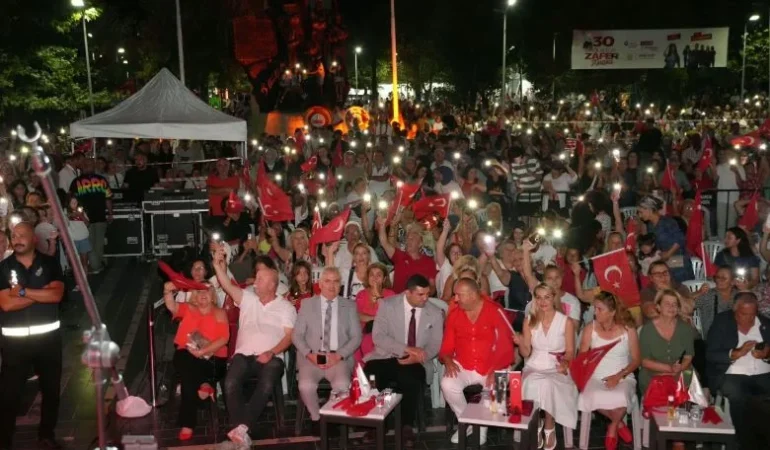ÇINARCIK’TA 30 AĞUSTOS ZAFER BAYRAMI COŞKUYLA KUTLANDI 1 ÇINARCIK’TA 30 AĞUSTOS ZAFER BAYRAMI COŞKUYLA KUTLANDI