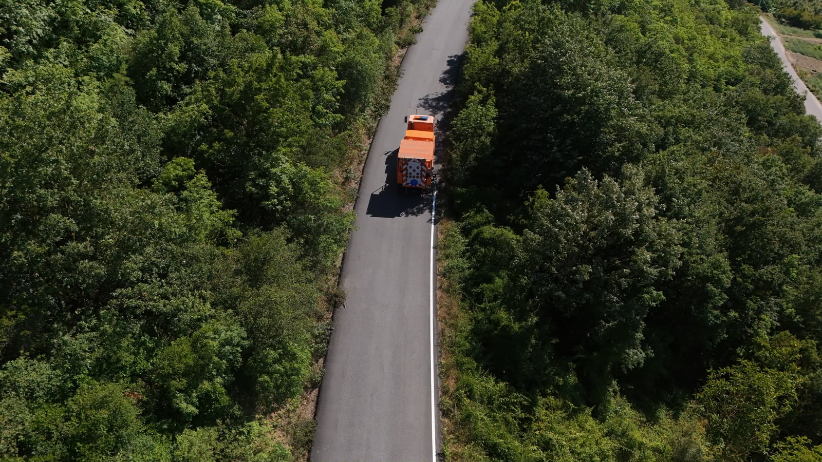 Yalova Köy Yollarında 19 Kilometrelik Yol Çizgi ve Boyama Çalışması Sürüyor 5 Yalova Köy Yollarında 19 Kilometrelik Yol Çizgi ve Boyama Çalışması Sürüyor