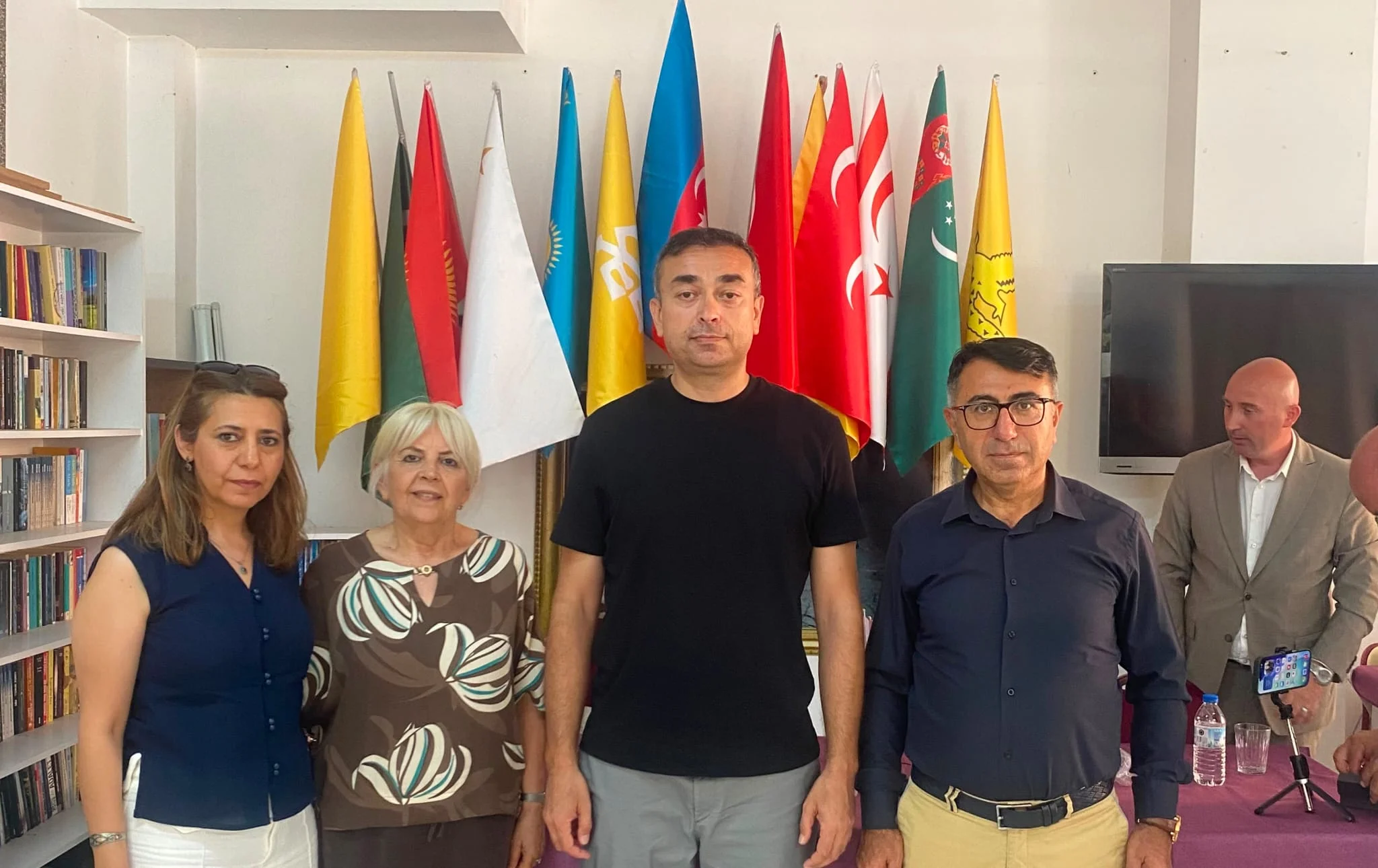 Azerbaycan Alfabesi ve Azerbaycan Dili Günü Yalova'da Kutlandı: Türk Dünyasının Ortak Dili İçin Güçlü Mesaj 8 Azerbaycan Alfabesi ve Azerbaycan Dili Günü Yalova'da Kutlandı: Türk Dünyasının Ortak Dili İçin Güçlü Mesaj