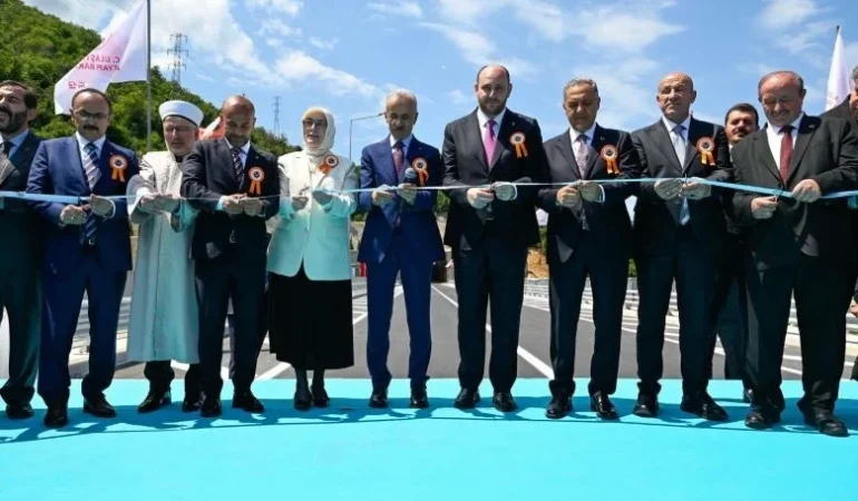 Yalova-Armutlu Yolu Esenköy Varyantı Açıldı: Seyahat Süresi 30 Dakikaya Düştü 1 Yalova-Armutlu Yolu Esenköy Varyantı Açıldı: Seyahat Süresi 30 Dakikaya Düştü