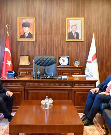 Yalova’da Üniversite Yönetiminde Yeni Dönem: Vali Usta’dan Rektör Bahçekapılı’ya Hayırlı Olsun Ziyareti 7 Yalova’da Üniversite Yönetiminde Yeni Dönem: Vali Usta’dan Rektör Bahçekapılı’ya Hayırlı Olsun Ziyareti