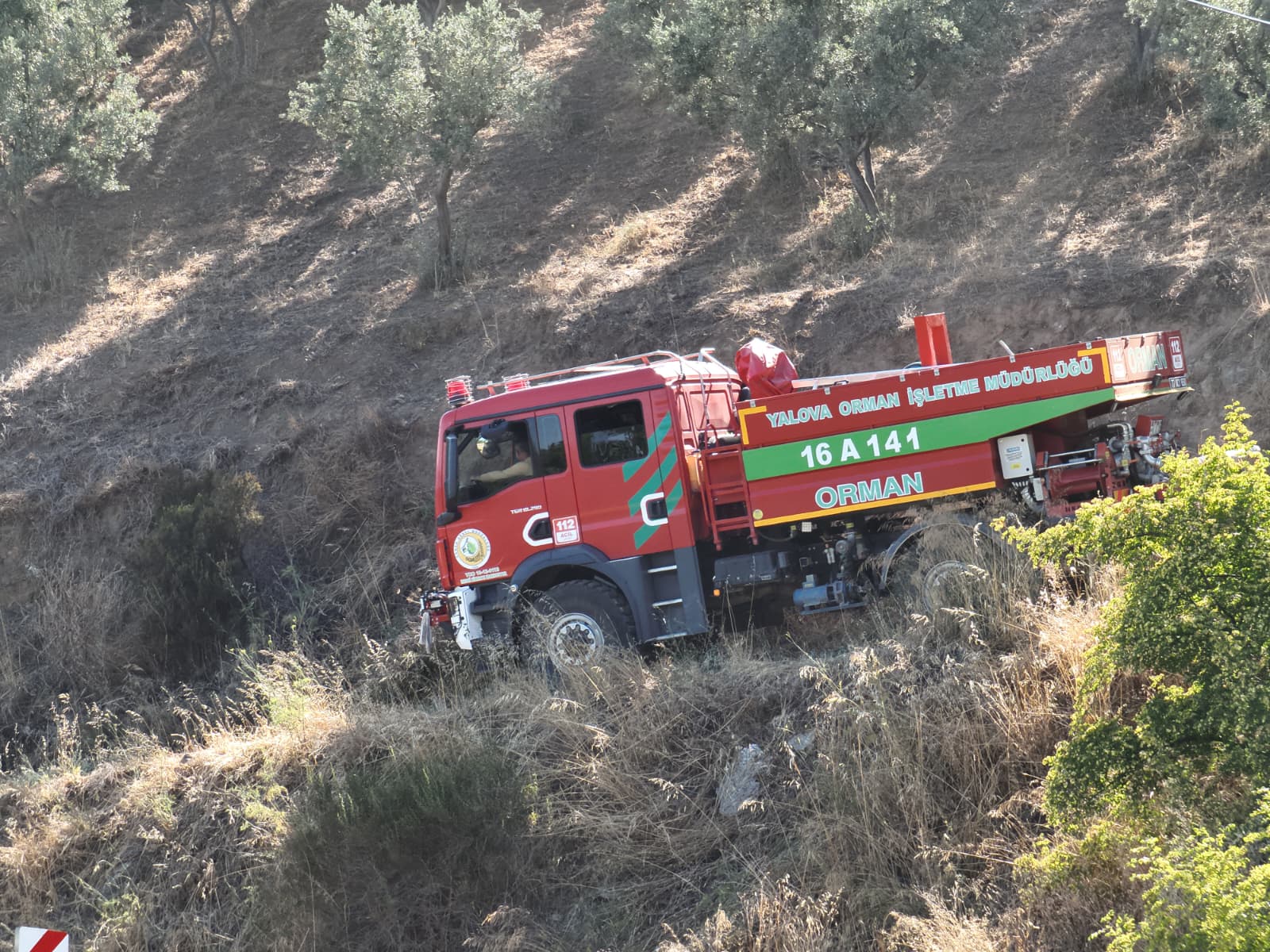 Armutlu-Gemlik Orman Yangını Kontrol Altına Alındı! 227 Personel ve 5 Helikopterle Dev Müdahale 8 Armutlu-Gemlik Orman Yangını Kontrol Altına Alındı! 227 Personel ve 5 Helikopterle Dev Müdahale