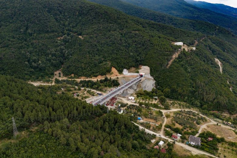 Yalova-Armutlu Yolu Esenköy Varyantı Açıldı: Seyahat Süresi 30 Dakikaya Düştü 11 Yalova-Armutlu Yolu Esenköy Varyantı Açıldı: Seyahat Süresi 30 Dakikaya Düştü