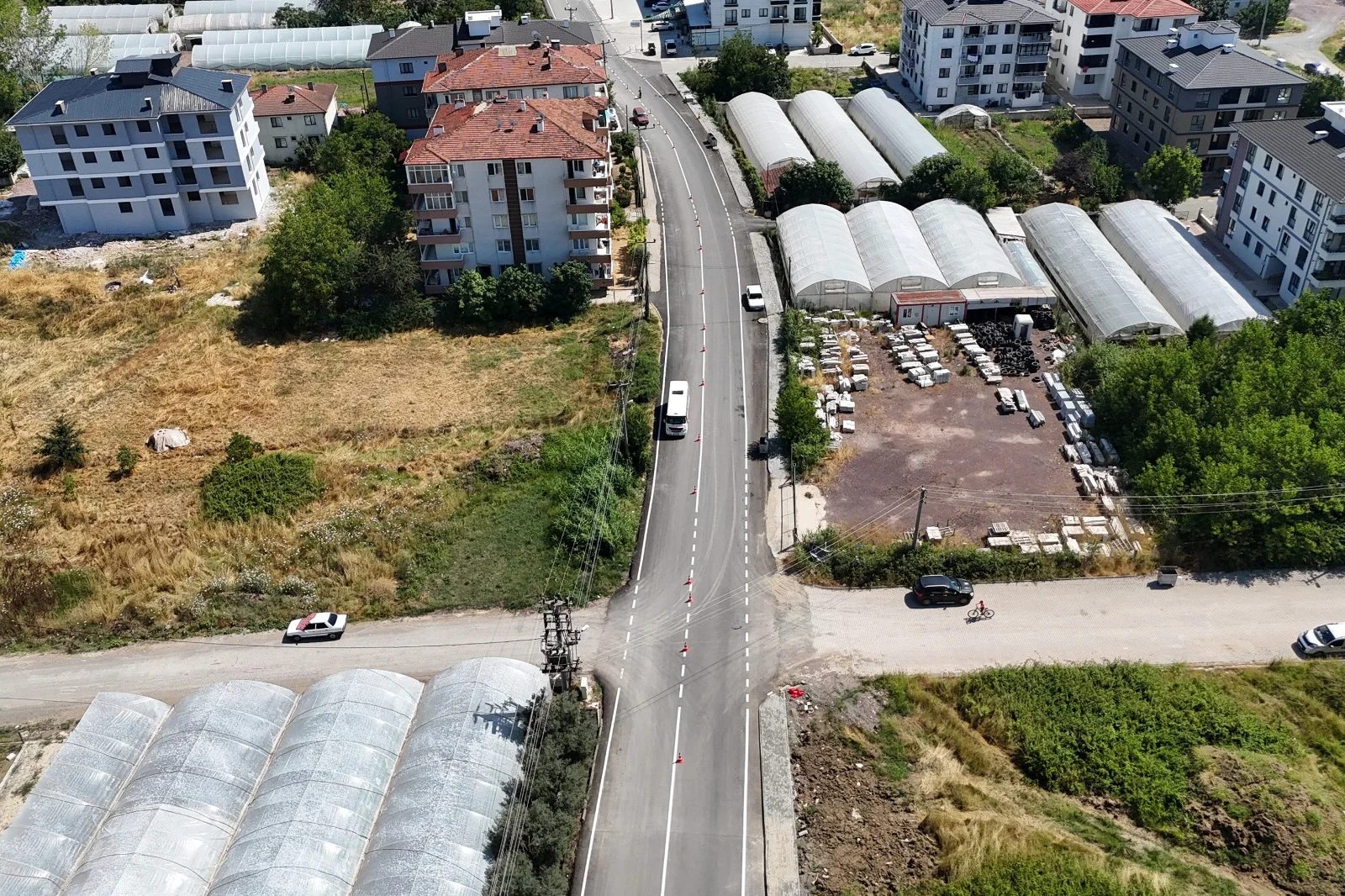 Çiftlikköy'de Yol Güvenliği İçin Çizgi ve Boyama Çalışmaları Hız Kesmeden Sürüyor 6 Çiftlikköy'de Yol Güvenliği İçin Çizgi ve Boyama Çalışmaları Hız Kesmeden Sürüyor