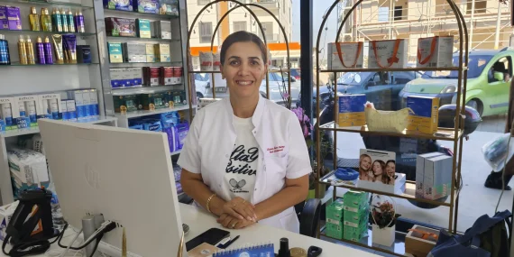 İdealist Eczacı İrem Sarıcı: Mesleğini İnsan Odaklı Bir Anlayışla Sürdürüyor