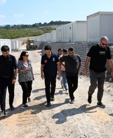 Yalova Bağlarbaşı Mahallesi’nde Kentsel Dönüşümün 2. Etabı İçin Hazırlıklar Sürüyor 4 Yalova Bağlarbaşı Mahallesi’nde Kentsel Dönüşümün 2. Etabı İçin Hazırlıklar Sürüyor