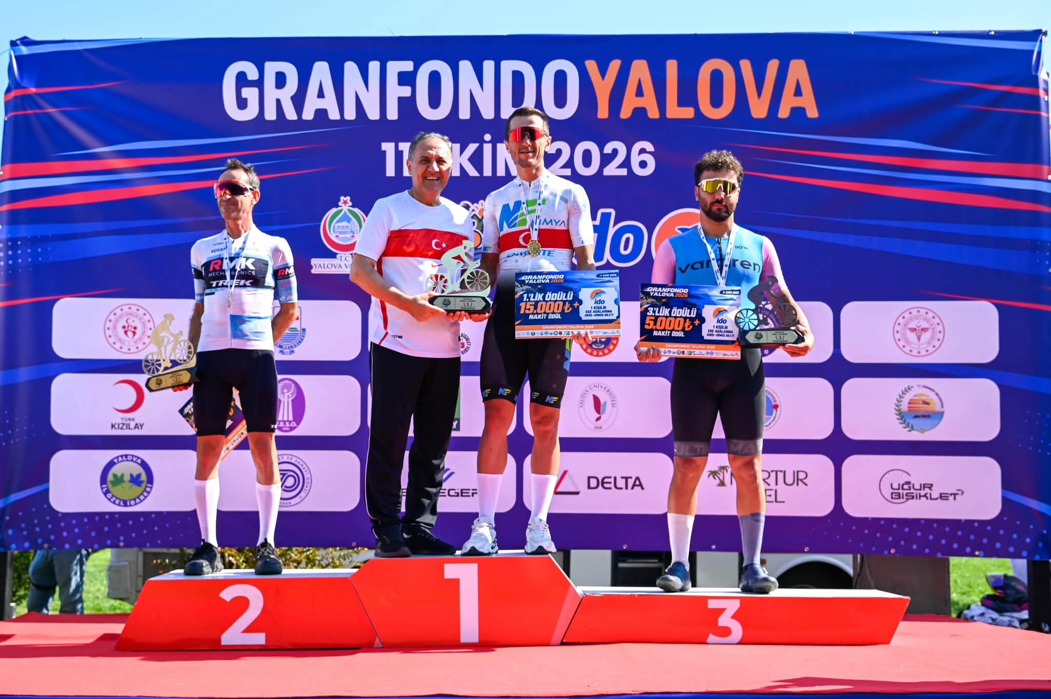 2. Granfondo Yalova’da Şampiyonlar Ödüllerini Aldı