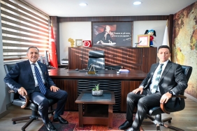 Yalova Valisi Ahmet Hamdi Usta’dan İl Göç İdaresi Müdürü Yelken’e İadeiziyaret 5 Yalova Valisi Ahmet Hamdi Usta’dan İl Göç İdaresi Müdürü Yelken’e İadeiziyaret