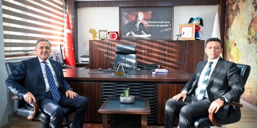 Yalova Valisi Ahmet Hamdi Usta’dan İl Göç İdaresi Müdürü Yelken’e İadeiziyaret 14 Yalova Valisi Ahmet Hamdi Usta’dan İl Göç İdaresi Müdürü Yelken’e İadeiziyaret