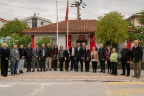YENİ PARTİ’DEN MEHMET AKİF ERSOY MAHALLE MUHTARI AYTEN KILIÇ’A ZİYARET 7 YENİ PARTİ’DEN MEHMET AKİF ERSOY MAHALLE MUHTARI AYTEN KILIÇ’A ZİYARET