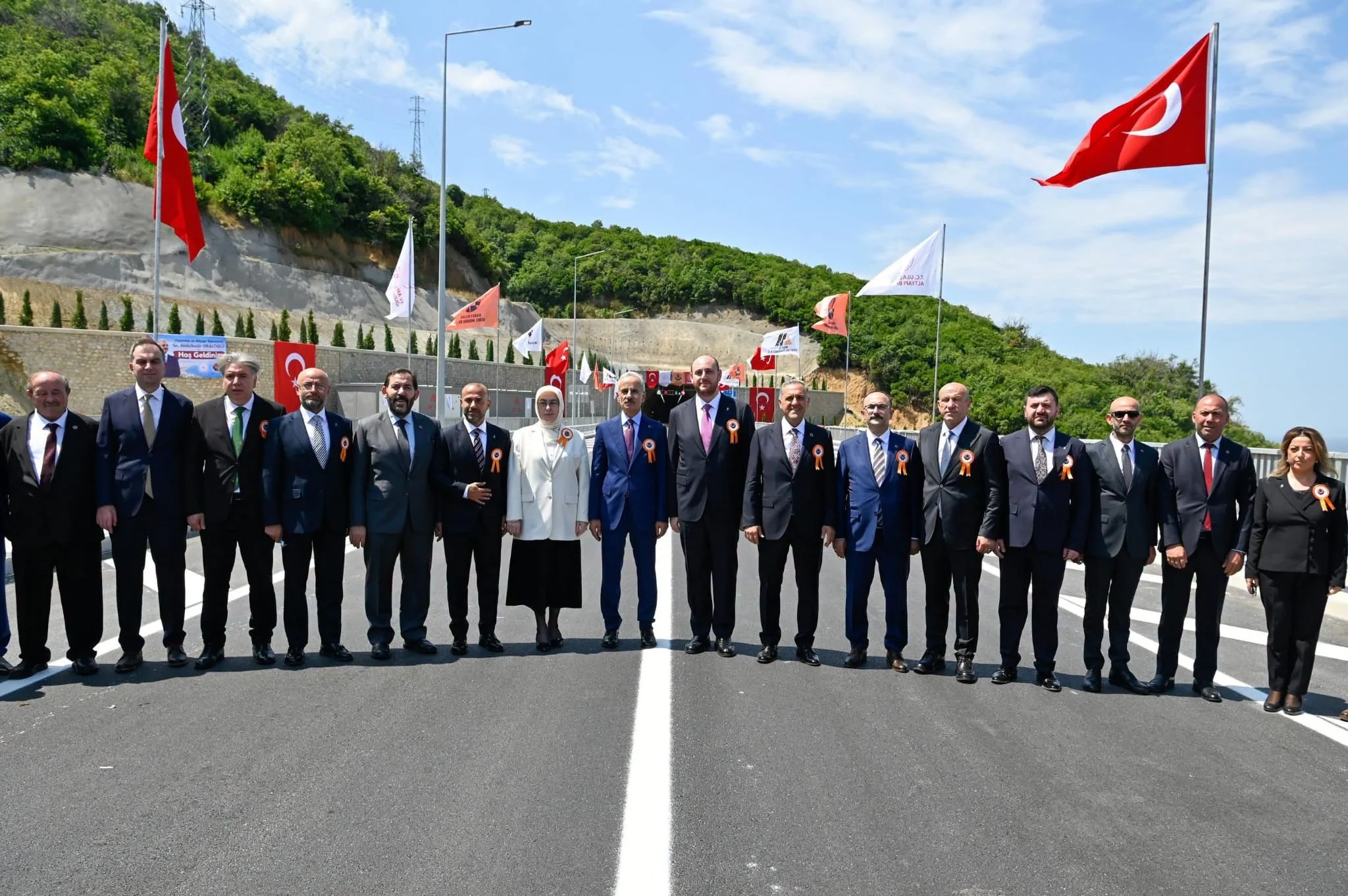 Yalova-Armutlu Yolu Esenköy Varyantı Açıldı: Seyahat Süresi 30 Dakikaya Düştü 9 Yalova-Armutlu Yolu Esenköy Varyantı Açıldı: Seyahat Süresi 30 Dakikaya Düştü