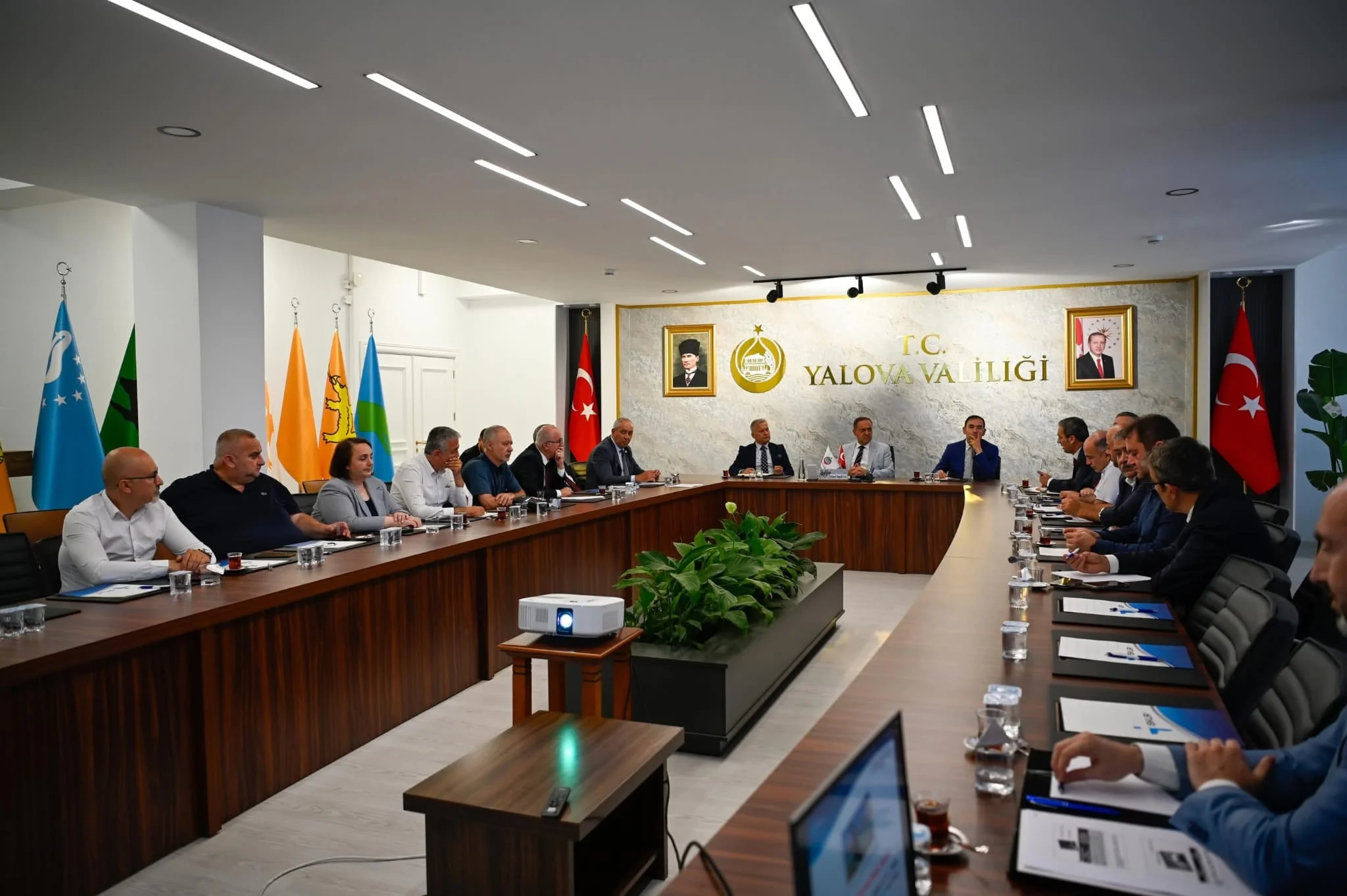Yalova'da İl İstihdam ve Mesleki Eğitim Kurulu Toplandı: Yeni İŞKUR Hizmet Binası ve Nitelikli İş Gücü Kararları 4 Yalova'da İl İstihdam ve Mesleki Eğitim Kurulu Toplandı: Yeni İŞKUR Hizmet Binası ve Nitelikli İş Gücü Kararları