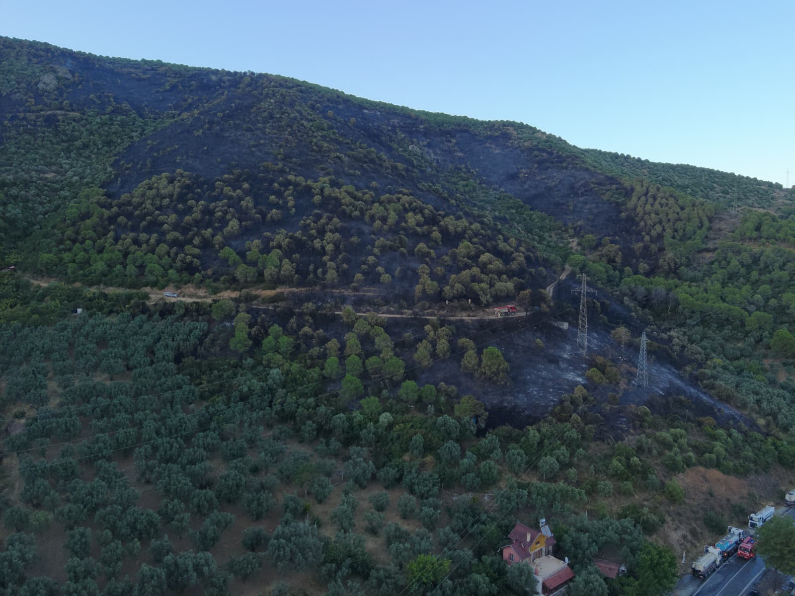 Armutlu-Gemlik Orman Yangını Kontrol Altına Alındı! 227 Personel ve 5 Helikopterle Dev Müdahale 7 Armutlu-Gemlik Orman Yangını Kontrol Altına Alındı! 227 Personel ve 5 Helikopterle Dev Müdahale
