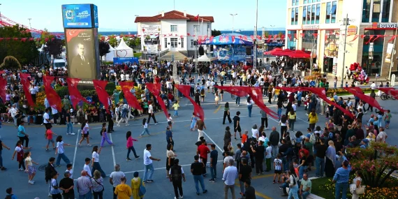 YALOVA, HAREKETLİ, SAĞLIKLI VE SÜRDÜRÜLEBİLİR BİR HAFTA YAŞADI 11 YALOVA, HAREKETLİ, SAĞLIKLI VE SÜRDÜRÜLEBİLİR BİR HAFTA YAŞADI