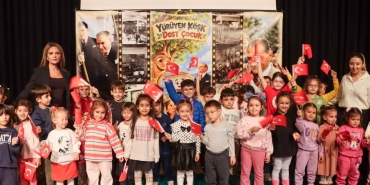 YALOVA’DA CUMHURİYET BAYRAMI COŞKUSU ÇOCUK TİYATROSUYLA RENKLENDİ 12 YALOVA’DA CUMHURİYET BAYRAMI COŞKUSU ÇOCUK TİYATROSUYLA RENKLENDİ