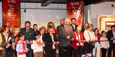 YALOVA’DA “BİZ CUMHURİYET’İN ÇOCUKLARIYIZ” FOTOĞRAF SERGİSİ AÇILDI 10 YALOVA’DA “BİZ CUMHURİYET’İN ÇOCUKLARIYIZ” FOTOĞRAF SERGİSİ AÇILDI