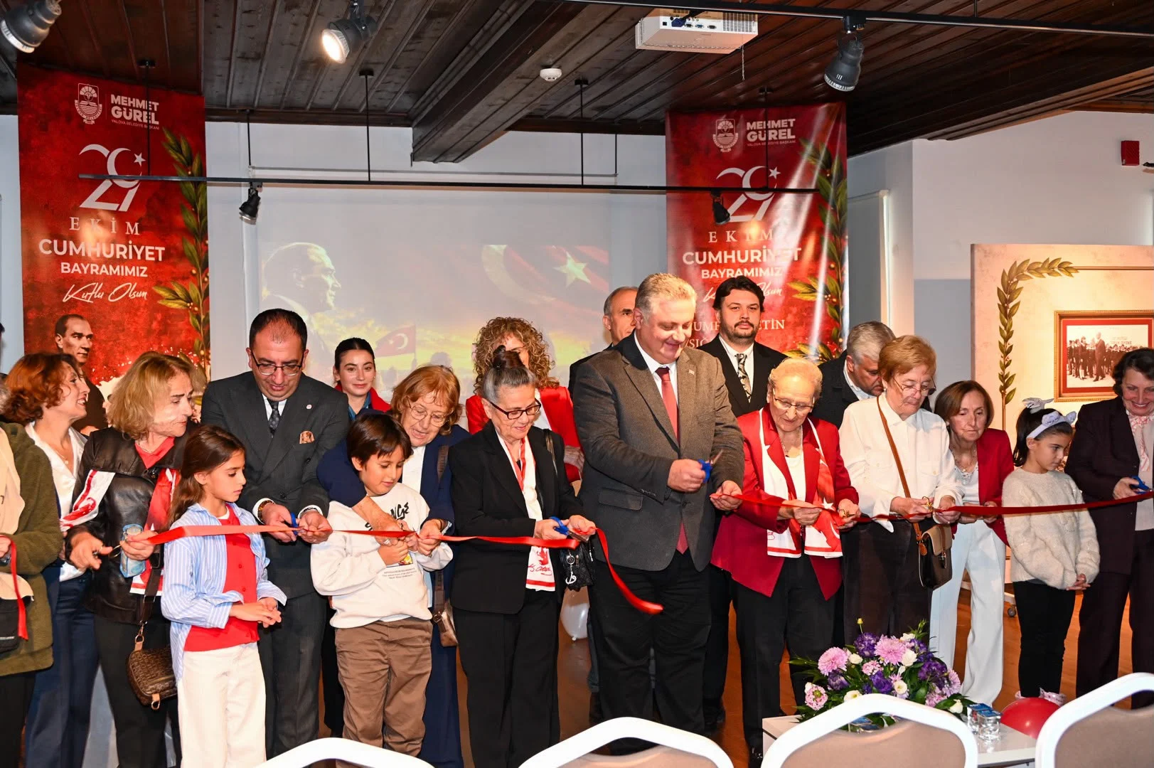 YALOVA’DA “BİZ CUMHURİYET’İN ÇOCUKLARIYIZ” FOTOĞRAF SERGİSİ AÇILDI