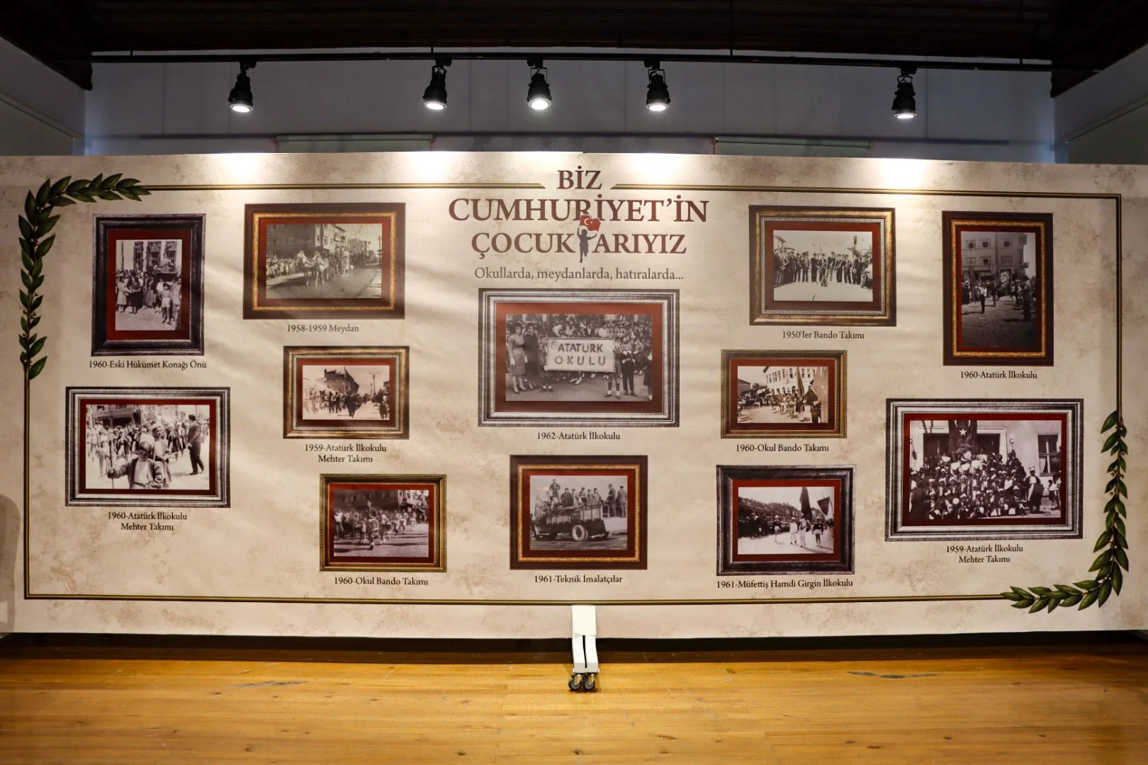 YALOVA’DA “BİZ CUMHURİYET’İN ÇOCUKLARIYIZ” FOTOĞRAF SERGİSİ AÇILDI 4 YALOVA’DA “BİZ CUMHURİYET’İN ÇOCUKLARIYIZ” FOTOĞRAF SERGİSİ AÇILDI
