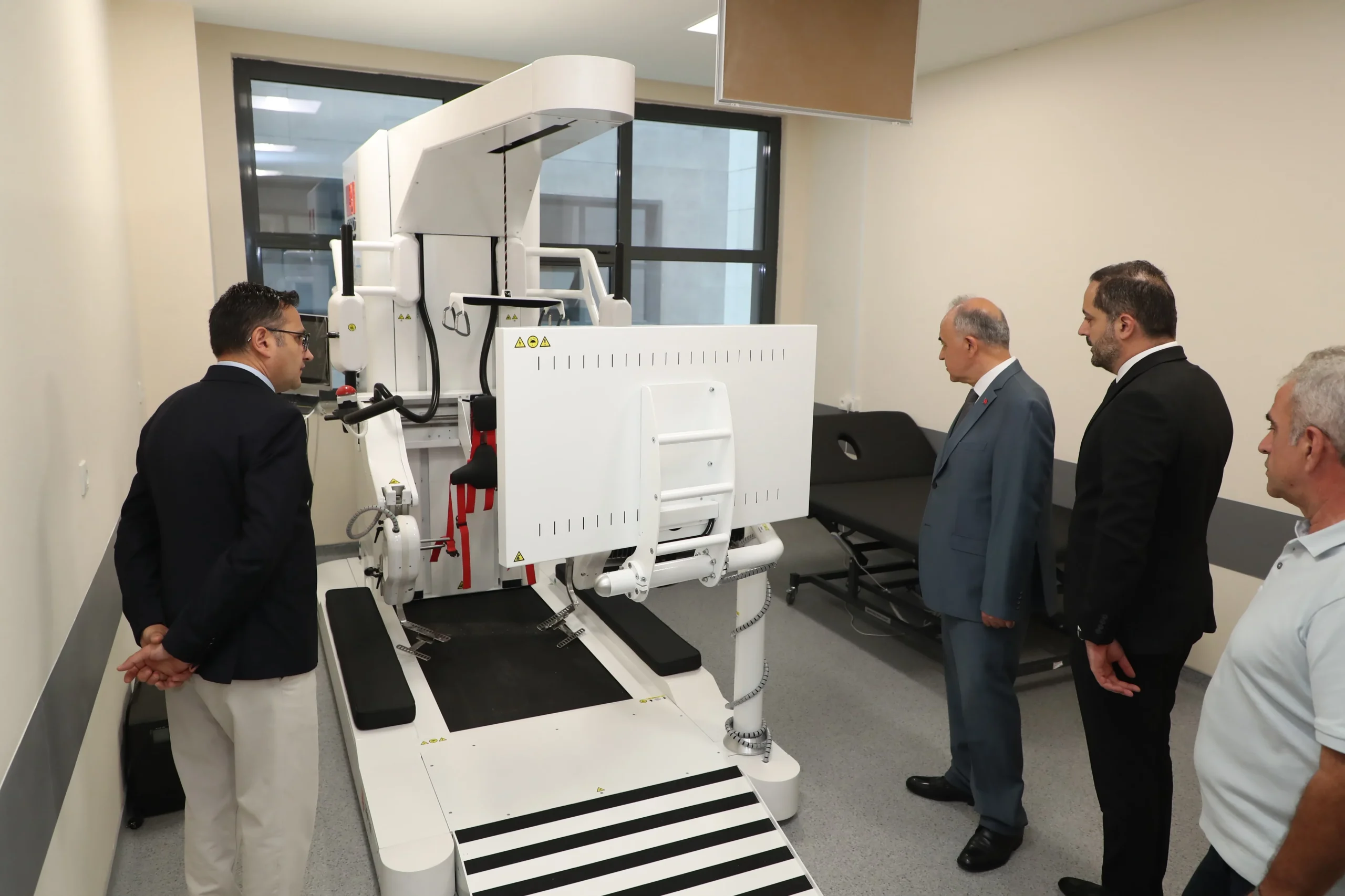 Vali Erol, 1200 Yataklı Ordu Şehir Hastanesinde İncelemelerde Bulundu 5 Vali Erol, 1200 Yataklı Ordu Şehir Hastanesinde İncelemelerde Bulundu