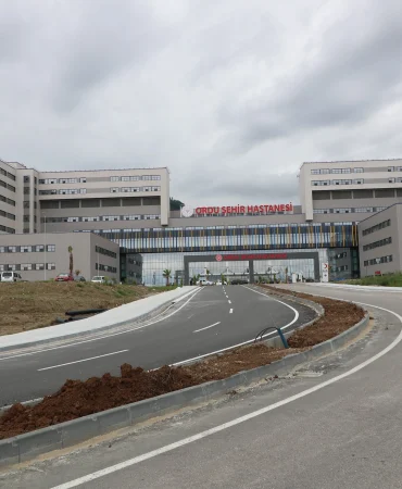 Vali Erol, 1200 Yataklı Ordu Şehir Hastanesinde İncelemelerde Bulundu 2 Vali Erol, 1200 Yataklı Ordu Şehir Hastanesinde İncelemelerde Bulundu