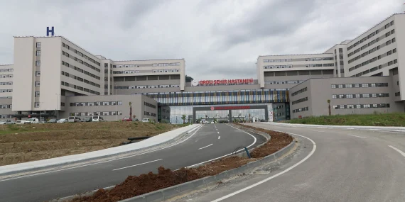 Vali Erol, 1200 Yataklı Ordu Şehir Hastanesinde İncelemelerde Bulundu 11 Vali Erol, 1200 Yataklı Ordu Şehir Hastanesinde İncelemelerde Bulundu