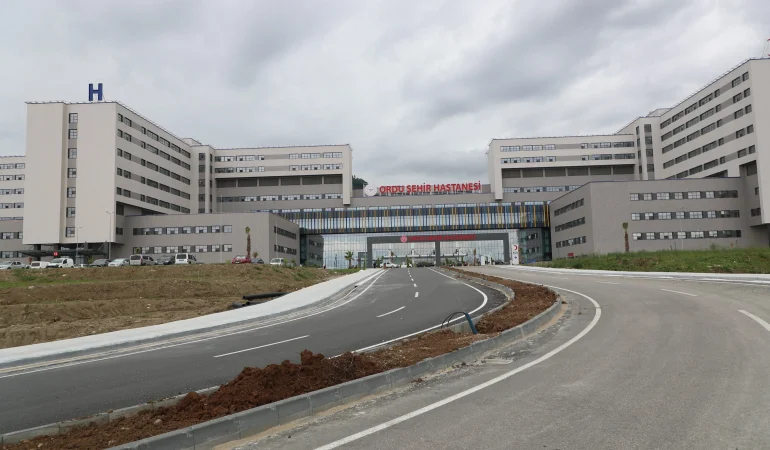 Vali Erol, 1200 Yataklı Ordu Şehir Hastanesinde İncelemelerde Bulundu 1 Vali Erol, 1200 Yataklı Ordu Şehir Hastanesinde İncelemelerde Bulundu