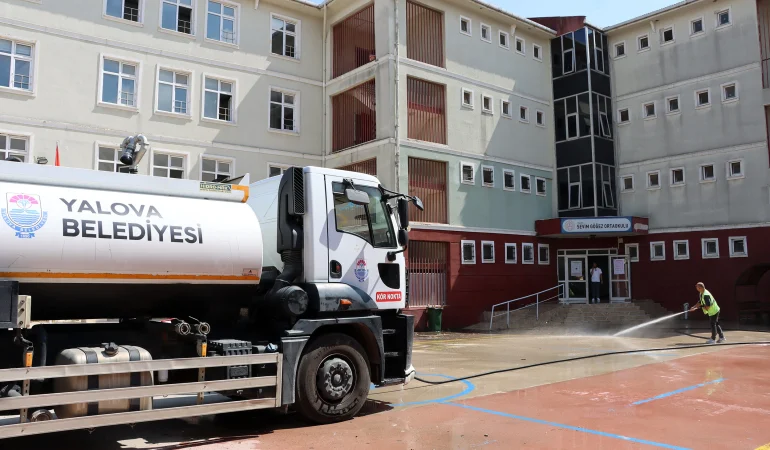 YALOVA BELEDİYESİ’NDEN OKULLARDA YENİ EĞİTİM DÖNEMİ ÖNCESİ TEMİZLİK SEFERBERLİĞİ 1 YALOVA BELEDİYESİ’NDEN OKULLARDA YENİ EĞİTİM DÖNEMİ ÖNCESİ TEMİZLİK SEFERBERLİĞİ