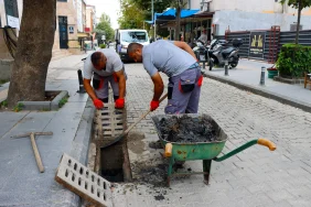 Yalova’da Yağış Öncesi Mazgal ve Rögarlar Temizleniyor 4 Yalova’da Yağış Öncesi Mazgal ve Rögarlar Temizleniyor