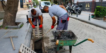 Yalova’da Yağış Öncesi Mazgal ve Rögarlar Temizleniyor 24 Yalova’da Yağış Öncesi Mazgal ve Rögarlar Temizleniyor
