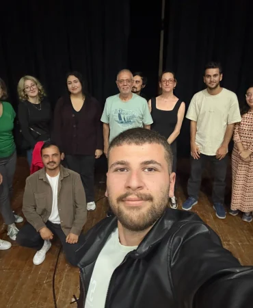 Yalova’da Yetişkinler İçin Karma Tiyatro Çalışmaları Sürüyor 4 Yalova’da Yetişkinler İçin Karma Tiyatro Çalışmaları Sürüyor