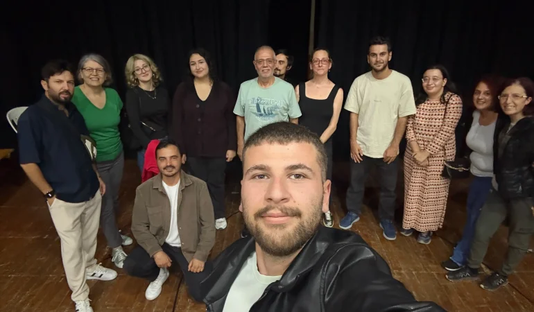 Yalova’da Yetişkinler İçin Karma Tiyatro Çalışmaları Sürüyor 1 Yalova’da Yetişkinler İçin Karma Tiyatro Çalışmaları Sürüyor