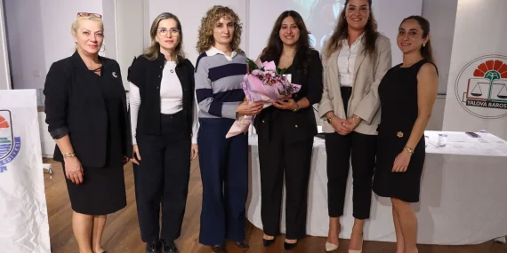 YALOVA’DA CUMHURİYET VE KADIN HAKLARI PANELİ DÜZENLENDİ